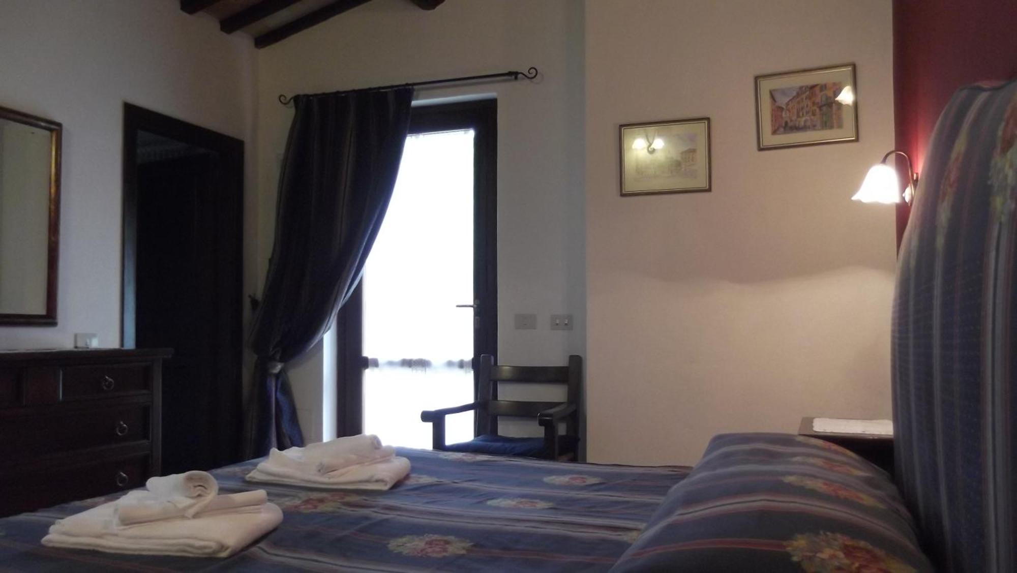 Agriturismo Tre Querce Penna San Giovanni Camera foto